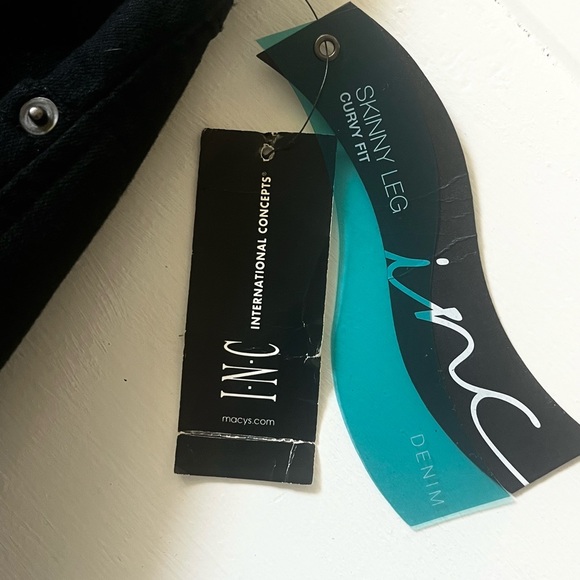 New w/tags INC International Concepts women’s black jeans, curvy fit, size 4 - Picture 2 of 3